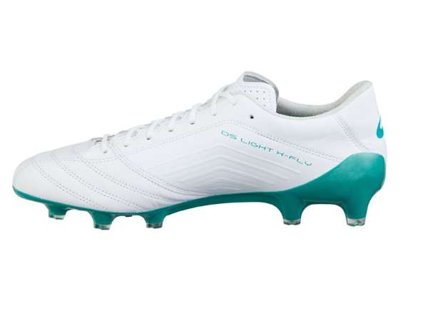 asics NEWモデル「DS LIGHT X-FLY 4」イニエスタ選手シグ asics NEWモデル「DS LIGHT X-FLY 4」イニエスタ選手シグ