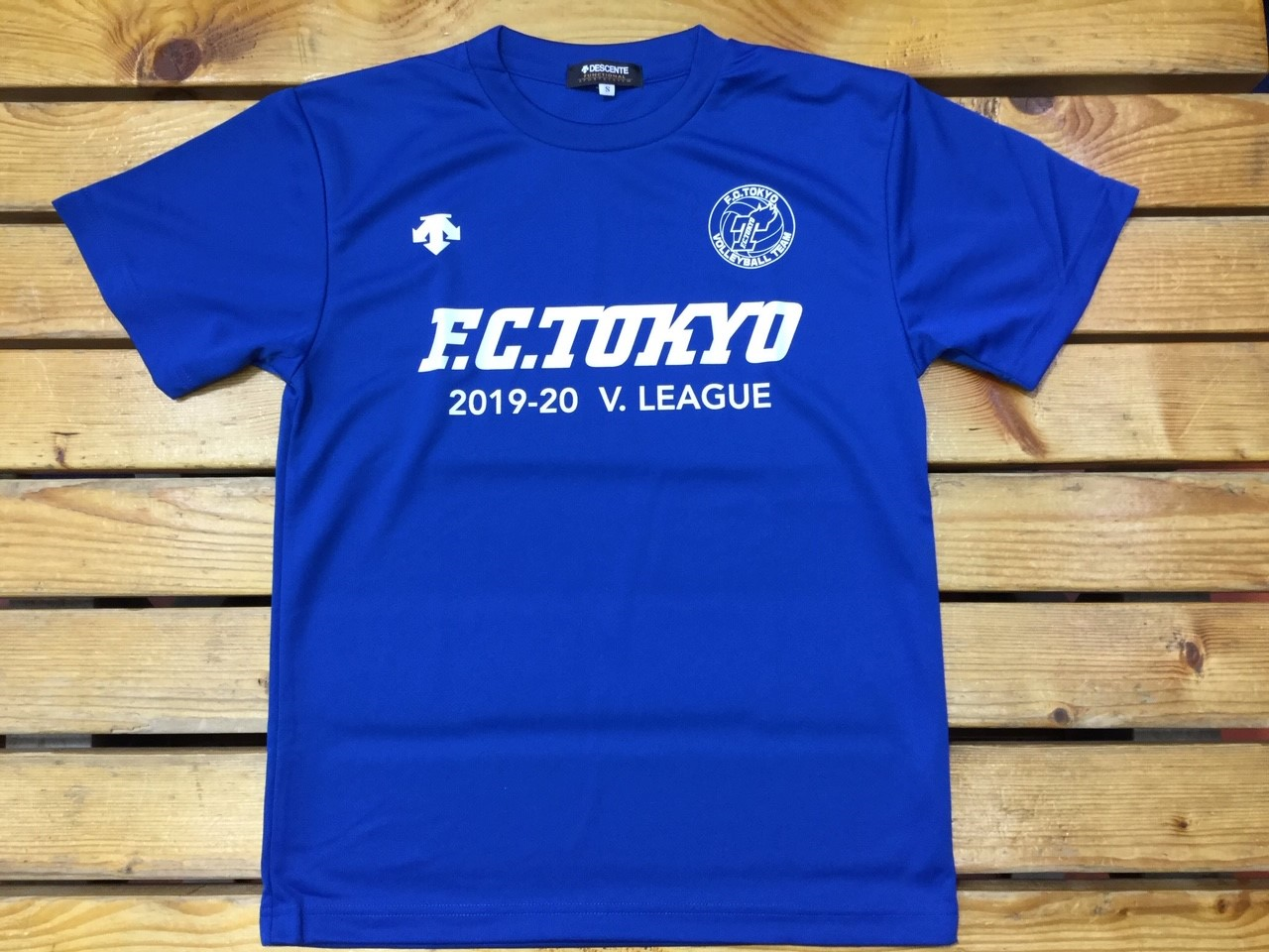 数量限定発売 Fc東京バレーボールチーム応援tシャツ入荷してきました 新宿４f店バレーボールコーナー バレーボール用品 スポーツショップgallery 2