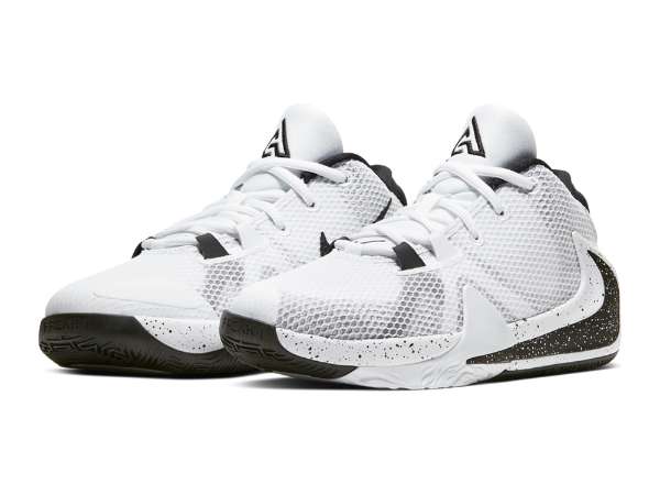 部活生にオススメ!ホワイトベースの『ZOOM FREAK 1』『KYRIE 6 部活生にオススメ!ホワイトベースの『ZOOM FREAK 1』『KYRIE 6