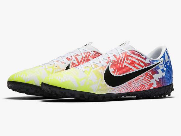 MERCURIAL VAPOR13 ネイマール限定着用モデル発売中 MERCURIAL VAPOR13 ネイマール限定着用モデル発売中