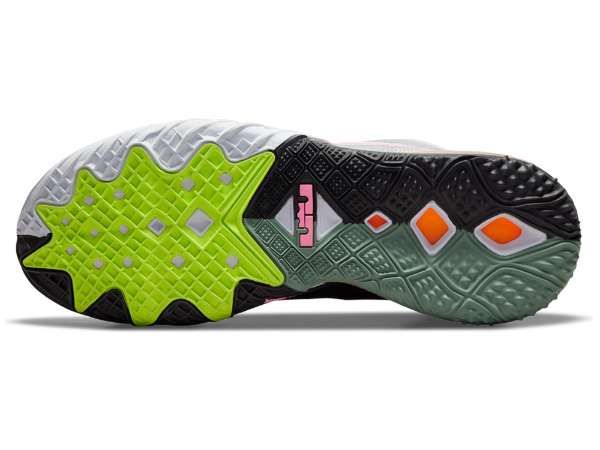 NIKE LEBRON XVIII LOW 