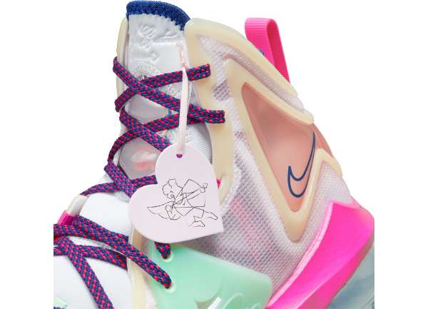 NIKE LEBRON 19 “Valentine's Day” 』4月22日(金)発売 NIKE LEBRON 19 “Valentine's Day” 』4月22日(金)発売