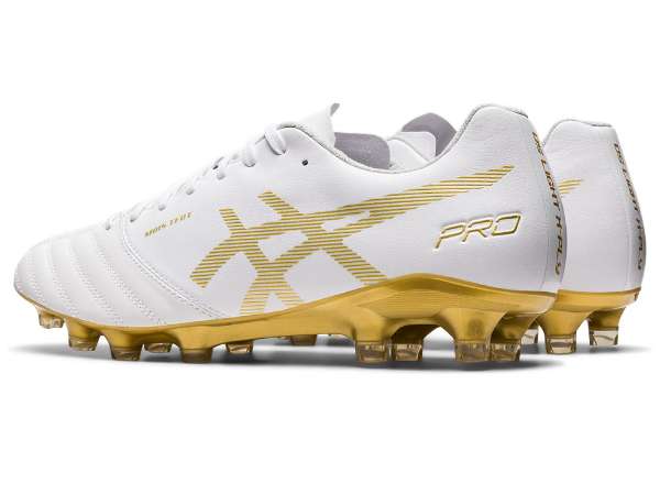 【未使用 タグ付き✨asics✨28cm】サッカー スパイク 冨安健洋 ホワイト アシックス」サッカースパイクからデジタル技術でフィット性を