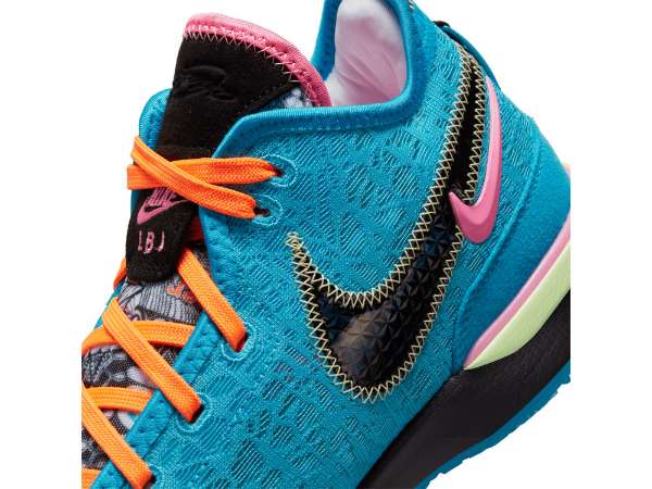 レブロンジェームズ レブロン・ジェームズ 最新シグネチャーモデル『NIKE LeBron
