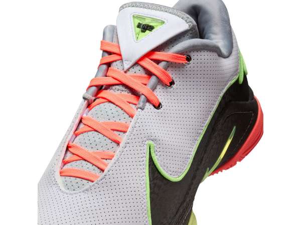 レブロン・ジェームズ 最新シグネチャーモデル『NIKE LEBRON レブロン・ジェームズ 最新シグネチャーモデル『NIKE LEBRON