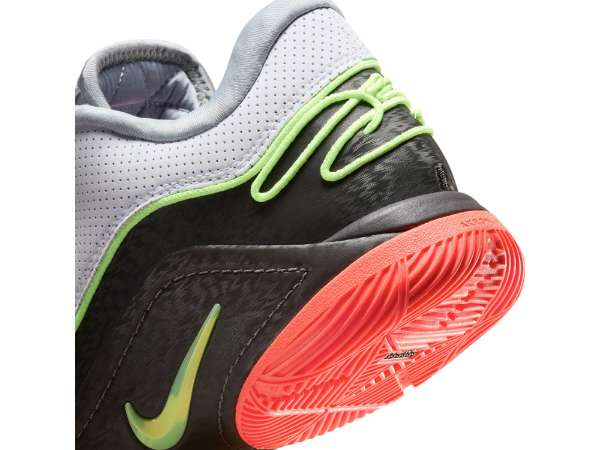 レブロン・ジェームズ 最新シグネチャーモデル『NIKE LEBRON レブロン・ジェームズ 最新シグネチャーモデル『NIKE LEBRON
