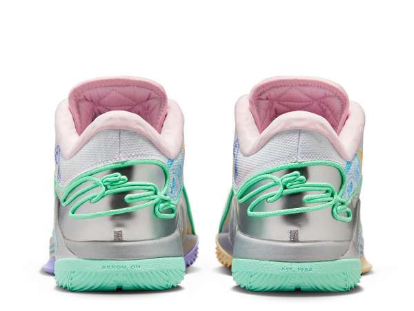 レブロン・ジェームズ 最新シグネチャーモデル『NIKE LeBron レブロン・ジェームズ 最新シグネチャーモデル『NIKE LeBron