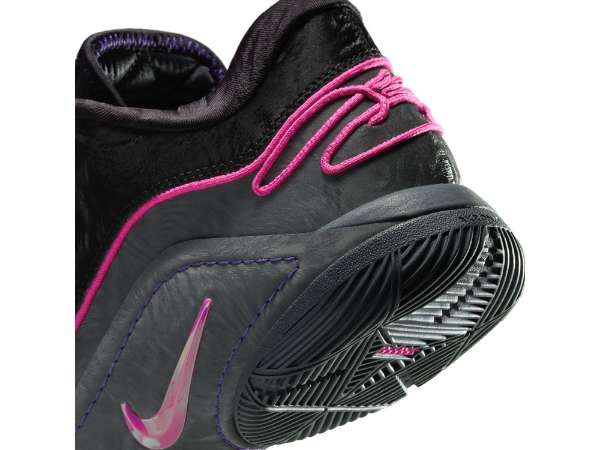 レブロン・ジェームズ 最新シグネチャーモデル『NIKE LeBron