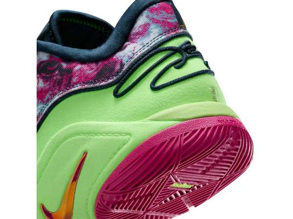 レブロン・ジェームズ 最新シグネチャーモデル『NIKE LeBron