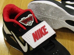 "ディオン・サンダース"に敬意を表した1足『NIKE LeBron XXI "Prime 93" EP』が5月9日（金）発売！